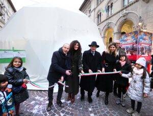 Perugia, inaugurato in piazza Matteotti il Planetario didattico