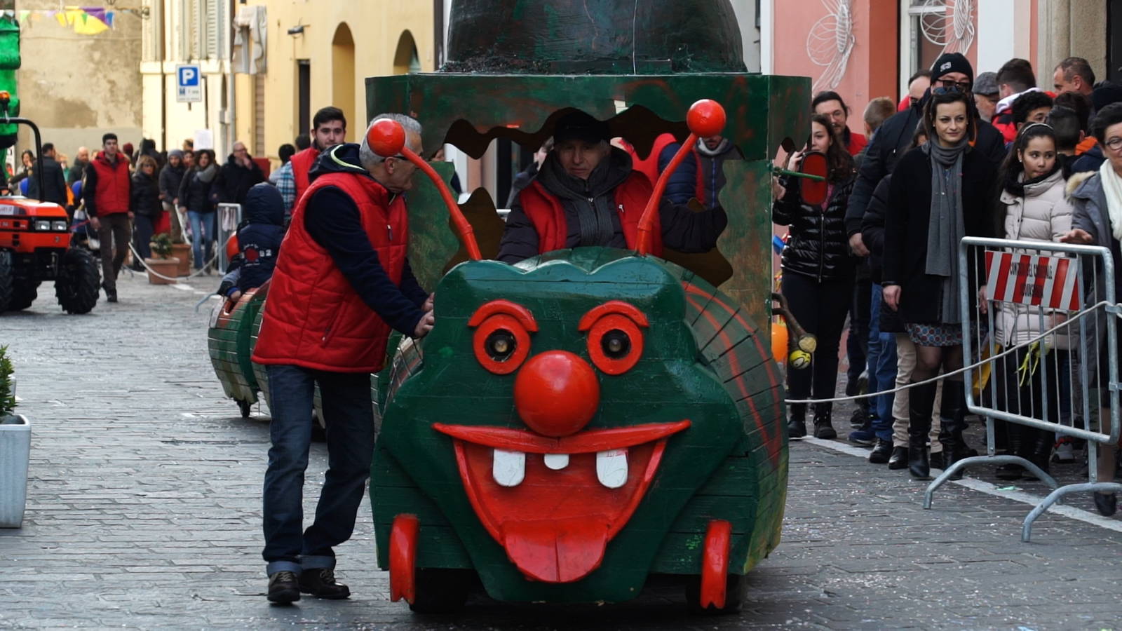 Pronti a partire i carri per il carnevale dei bambini di Acquasparta — La  Voce del Territorio Umbro