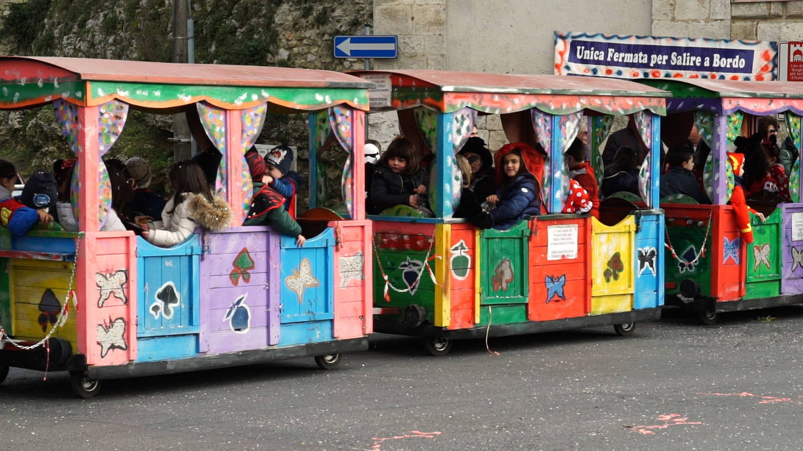 Pronti a partire i carri per il carnevale dei bambini di Acquasparta — La  Voce del Territorio Umbro