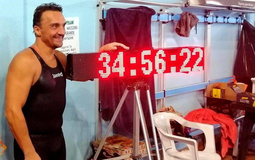 Record mondiale per Marco Fratini: percorsi 100 km in 34h 56’22”