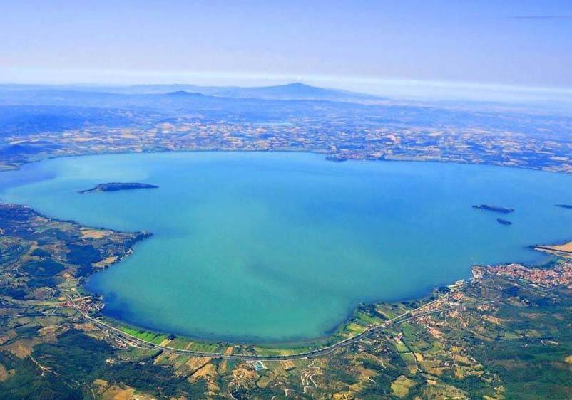 Panicale - Vista sul Lago Trasimeno e sulla vicina Toscana